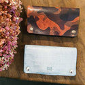 Portemonnaie aus echtem Leder in Camouflage und Hellblau handgenäht